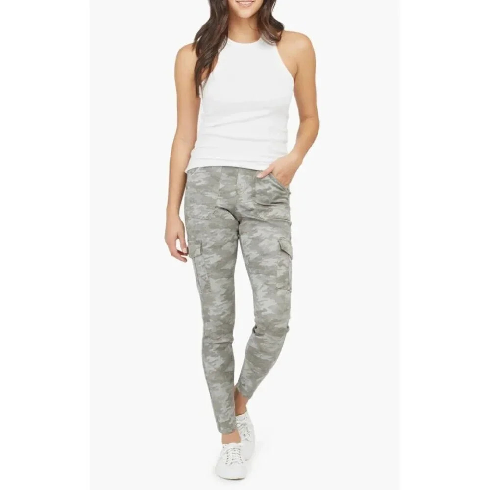BRAND NEW SPANX Womens Stretch Twill Ankle Cargo Pants in Size Petite Small Camo